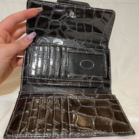 Vintage Guess Wallet - Picture 3 of 3